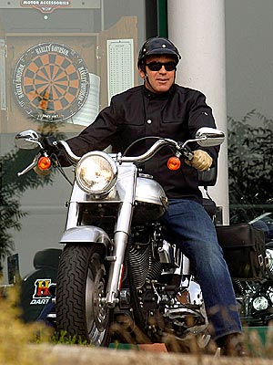 george-clooney-spotted-in-italy-10-23-20063